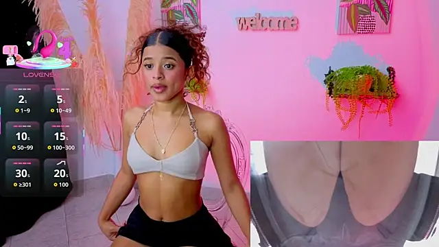 pequitasmedusa9 online show from November 19, 2025, 7:14 pm