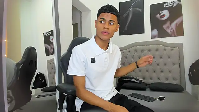 Snapshot of paull_cassidy chatting on November 24, 2025, 11:21 am paull cassidy online show from November 24, 2025, 11:21 am