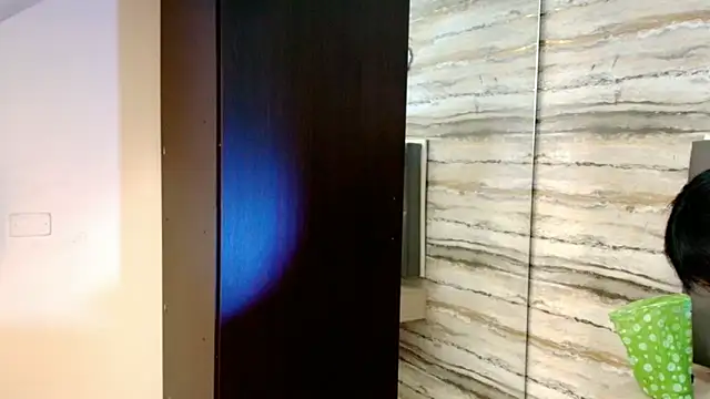 Lovers 21 online show from November 17, 2025, 11:42 pm