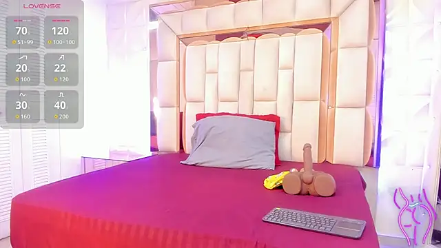 Snapshot of Sarah_Adamss chatting on November 19, 2025, 12:27 pm Sarah Adamss online show from November 19, 2025, 12:27 pm