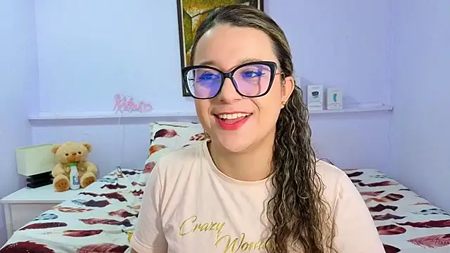 Snapshot of katiaa_lovv chatting on October 22, 2025, 12:04 pm katiaa lovv online show from October 22, 2025, 12:04 pm