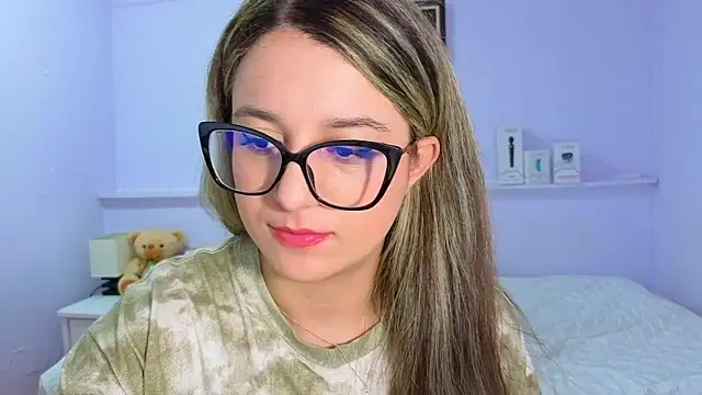 Snapshot of katiaa_lovv chatting on October 9, 2025, 11:44 am katiaa lovv online show from October 9, 2025, 11:44 am