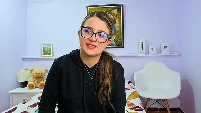 Snapshot of katiaa_lovv chatting on October 17, 2025, 11:56 am katiaa lovv online show from October 17, 2025, 11:56 am