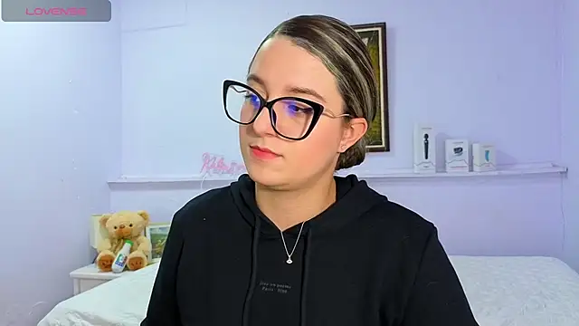 Snapshot of katiaa_lovv chatting on October 6, 2025, 12:06 pm katiaa lovv online show from October 6, 2025, 12:06 pm