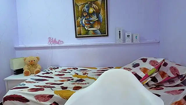 Snapshot of katiaa_lovv chatting on October 21, 2025, 7:35 pm katiaa lovv online show from October 21, 2025, 7:35 pm