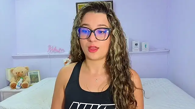 Snapshot of katiaa_lovv chatting on October 7, 2025, 11:44 am katiaa lovv online show from October 7, 2025, 11:44 am