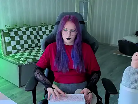 Snapshot of violet-siren-x chatting on July 10, 2026, 8:47 am violet-siren-x online show from July 10, 2026, 8:47 am