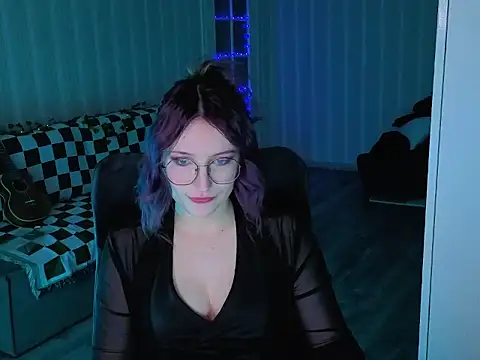 Snapshot of violet-siren-x chatting on May 10, 2026, 2:19 pm violet-siren-x online show from May 10, 2026, 2:19 pm