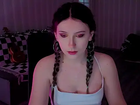 Snapshot of violet-siren-x chatting on May 15, 2026, 12:36 pm violet-siren-x online show from May 15, 2026, 12:36 pm