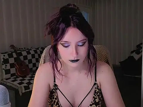 Snapshot of violet-siren-x chatting on May 12, 2026, 12:44 pm violet-siren-x online show from May 12, 2026, 12:44 pm