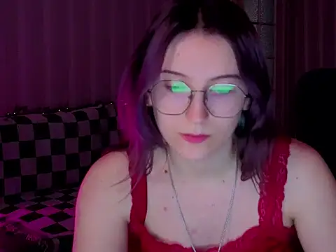 Snapshot of violet-siren-x chatting on May 14, 2026, 9:50 am violet-siren-x online show from May 14, 2026, 9:50 am