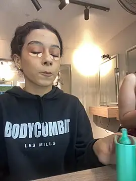 ChloeRosses online show from April 17, 2026, 5:49 pm