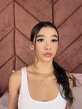 Snapshot of ChloeRosses chatting on February 3, 2026, 3:37 am ChloeRosses online show from February 3, 2026, 3:37 am