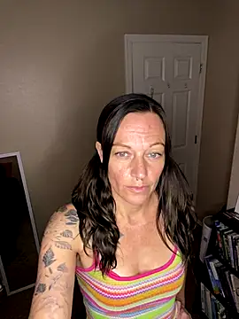 DesertLuxe online show from October 27, 2025, 7:26 pm