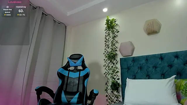 violett  rousee online show from October 7, 2025, 2:18 pm