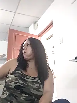 MEYBELLATINA online show from February 21, 2026, 10:01 pm