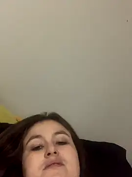 Snapshot of BuzzBunni69 chatting on December 1, 2025, 6:31 pm BuzzBunni69 online show from December 1, 2025, 6:31 pm