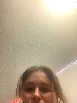 Snapshot of BuzzBunni69 chatting on November 26, 2025, 12:43 am BuzzBunni69 online show from November 26, 2025, 12:43 am