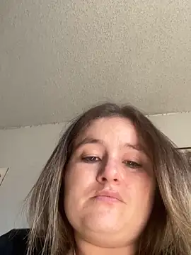 Snapshot of BuzzBunni69 chatting on November 9, 2025, 8:35 pm BuzzBunni69 online show from November 9, 2025, 8:35 pm