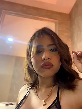 Mia Valmont online show from November 8, 2025, 12:09 pm