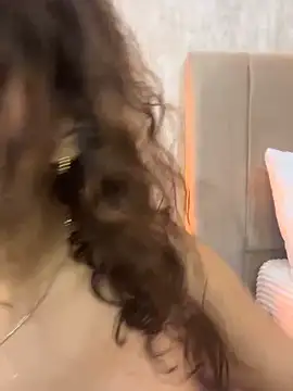 Mia Valmont online show from November 12, 2025, 1:04 pm