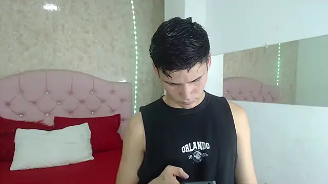 Snapshot of Aaron_Foxxx chatting on December 4, 2025, 9:25 pm Aaron Foxxx online show from December 4, 2025, 9:25 pm