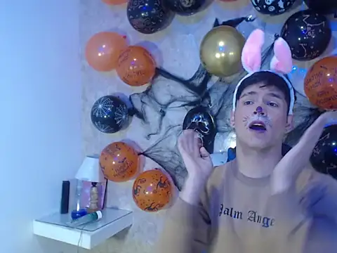 Snapshot of Aaron_Foxxx chatting on October 27, 2025, 1:34 pm Aaron Foxxx online show from October 27, 2025, 1:34 pm