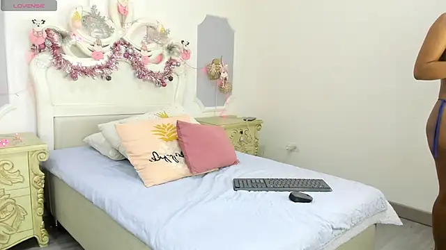 Snapshot of ChikiBom28 chatting on November 30, 2025, 8:53 pm ChikiBom28 online show from November 30, 2025, 8:53 pm