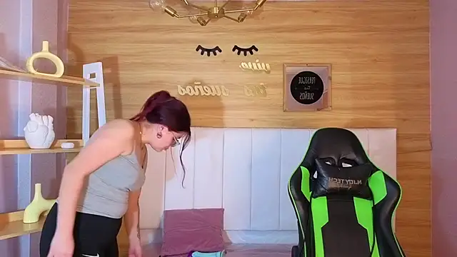 draviana a  online show from November 26, 2025, 2:33 am