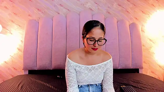 Snapshot of scarleth_diamonn chatting on October 31, 2025, 5:37 am scarleth diamonn online show from October 31, 2025, 5:37 am