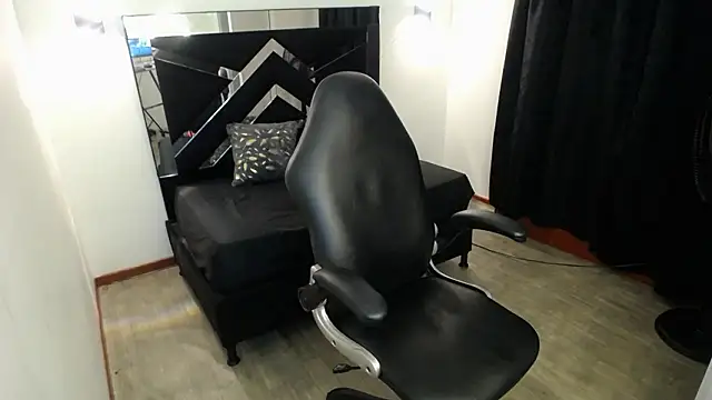 MarianaRojas  online show from February 3, 2026, 6:22 am