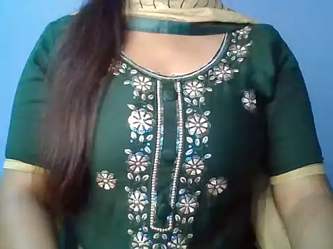 LOVELY SUKOON online show from October 13, 2025, 4:25 am
