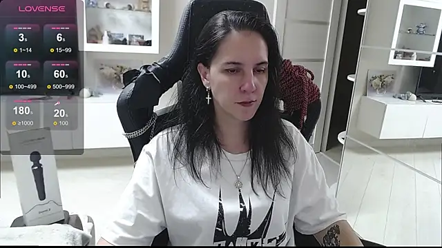 Snapshot of Irwi_Tomboy chatting on September 26, 2025, 5:09 pm Irwi Tomboy online show from September 26, 2025, 5:09 pm