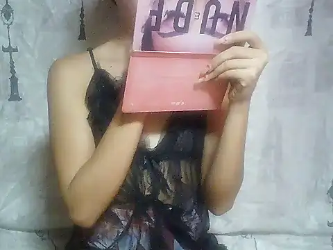 Snapshot of SweetPussie18x chatting on December 17, 2025, 1:21 am SweetPussie18x online show from December 17, 2025, 1:21 am