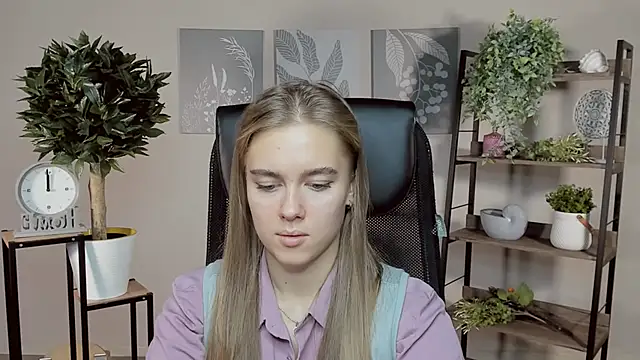 JuneWoods online show from November 12, 2025, 7:45 am