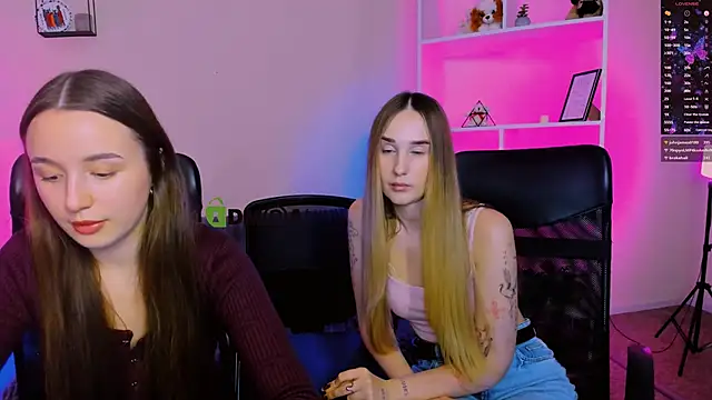 Snapshot of leslie_bird chatting on November 21, 2025, 3:33 pm leslie bird online show from November 21, 2025, 3:33 pm