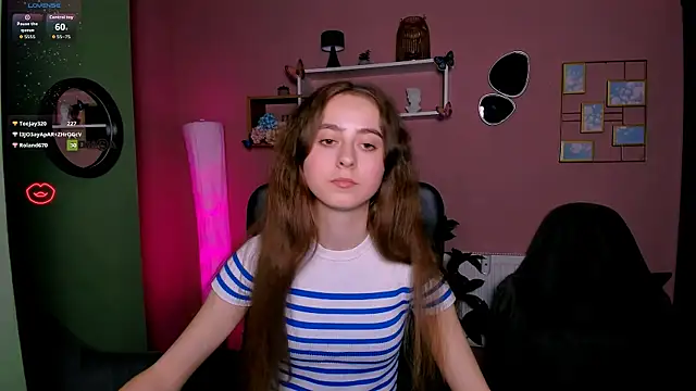 rebecca smile online show from November 26, 2025, 10:43 pm