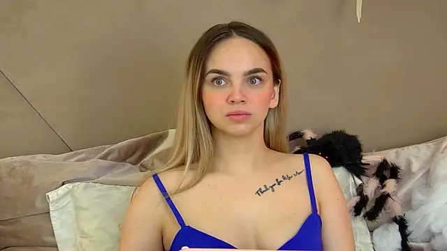 Snapshot of AnitaVenture chatting on October 26, 2025, 4:13 am AnitaVenture online show from October 26, 2025, 4:13 am