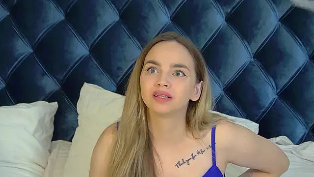 Snapshot of AnitaVenture chatting on November 1, 2025, 4:08 am AnitaVenture online show from November 1, 2025, 4:08 am