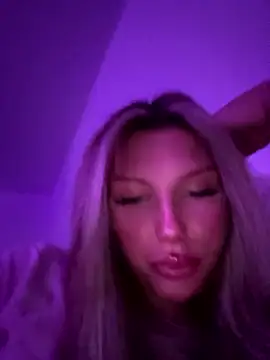 Snapshot of blondeeee chatting on January 11, 2026, 5:31 pm blondeeee online show from January 11, 2026, 5:31 pm