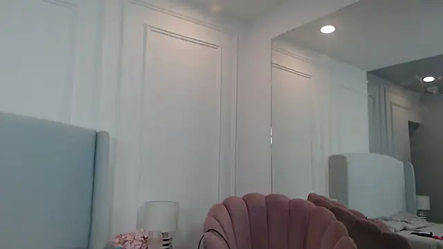 ChantalGarner online show from October 18, 2025, 1:02 pm