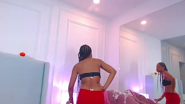 ChantalGarner online show from November 4, 2025, 1:15 pm