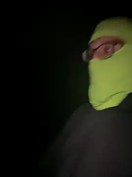 Snapshot of ThrowedWorldWide chatting on November 16, 2025, 1:32 am ThrowedWorldWide online show from November 16, 2025, 1:32 am