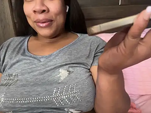 Snapshot of NeliaHexxen chatting on November 8, 2025, 5:33 am NeliaHexxen online show from November 8, 2025, 5:33 am