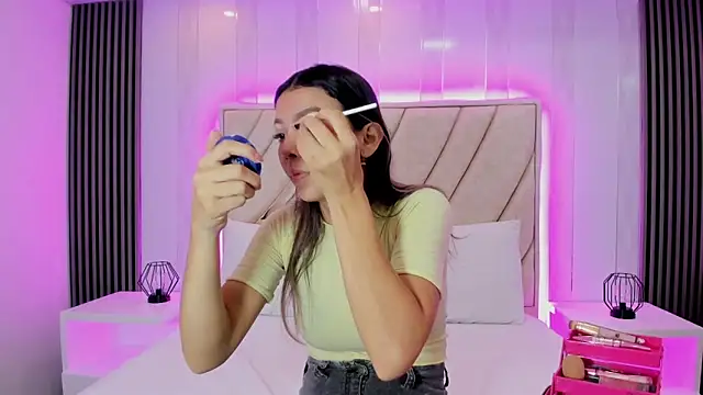 Snapshot of celestebellmont chatting on November 25, 2025, 12:16 pm celestebellmont online show from November 25, 2025, 12:16 pm