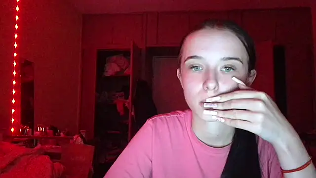 Snapshot of Emilia_Light chatting on May 17, 2026, 4:18 pm Emilia Light online show from May 17, 2026, 4:18 pm