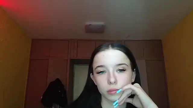 Snapshot of Emilia_Light chatting on April 20, 2026, 8:39 am Emilia Light online show from April 20, 2026, 8:39 am