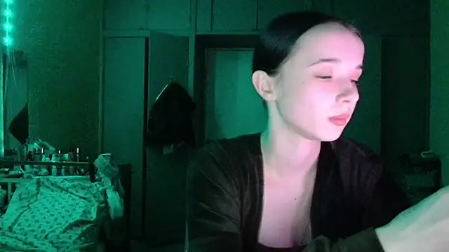 Snapshot of Emilia_Light chatting on April 9, 2026, 5:52 pm Emilia Light online show from April 9, 2026, 5:52 pm