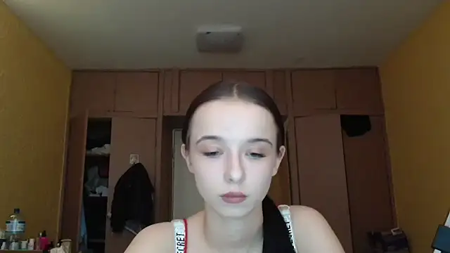 Snapshot of Emilia_Light chatting on May 7, 2026, 10:29 am Emilia Light online show from May 7, 2026, 10:29 am