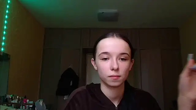 Snapshot of Emilia_Light chatting on April 10, 2026, 10:11 am Emilia Light online show from April 10, 2026, 10:11 am